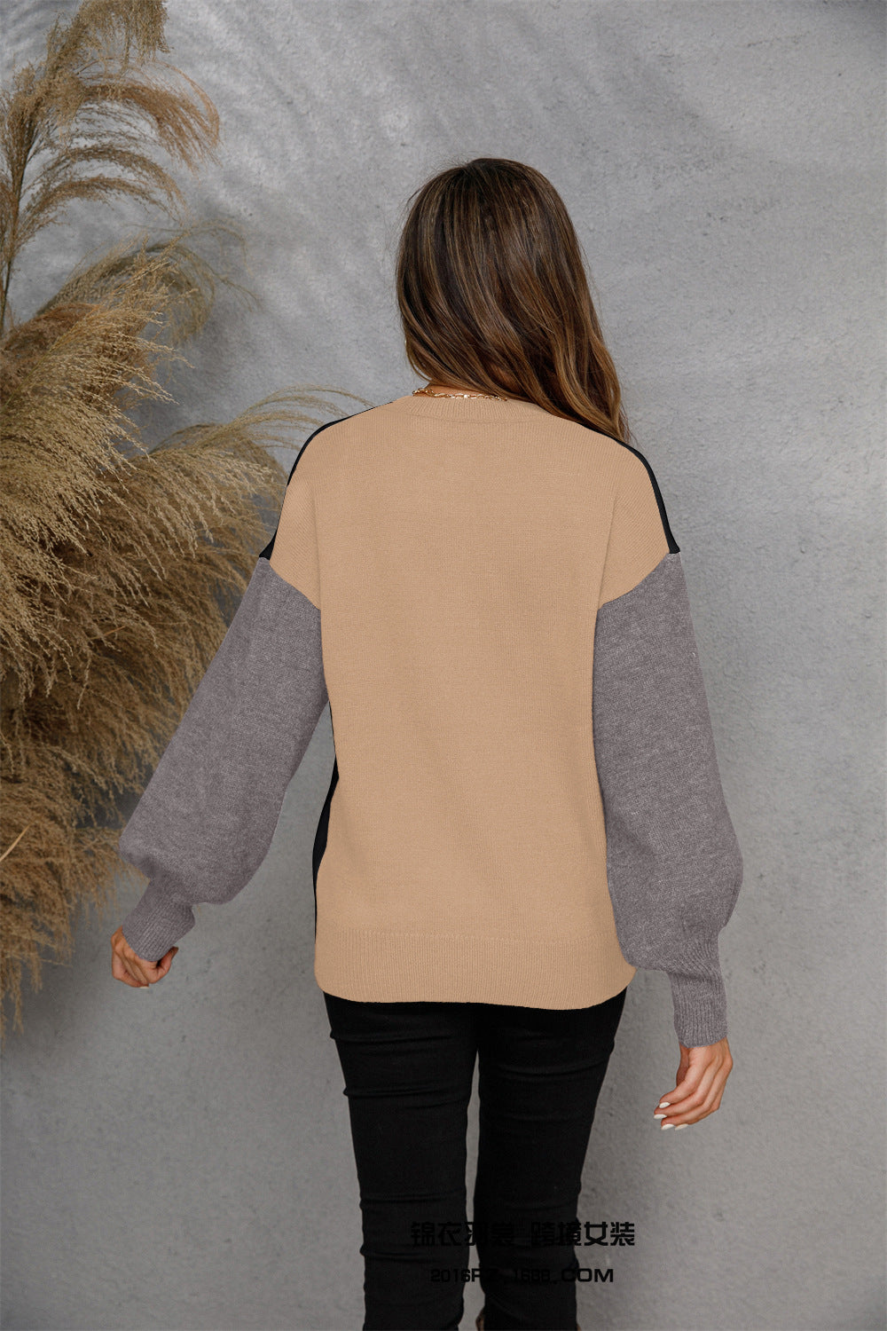 Angel Wings Round Neck Buttoned Knit Top