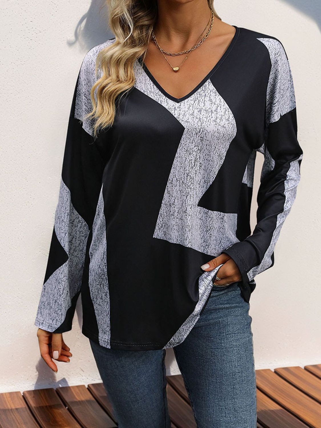 Perfee Color Block V-Neck Long Sleeve T-Shirt