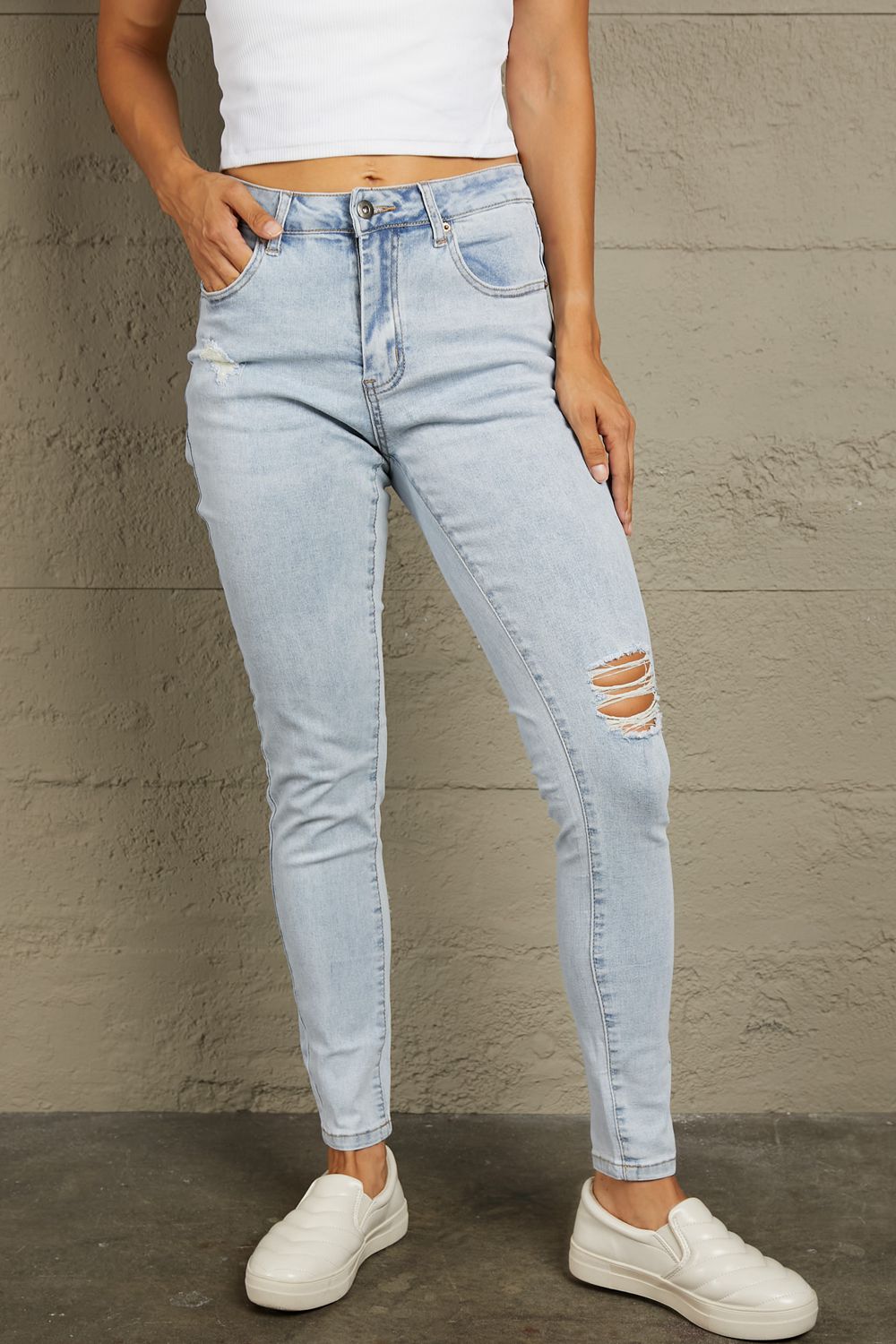 Baeful Ankle-Length Distressed Jeans with Pockets